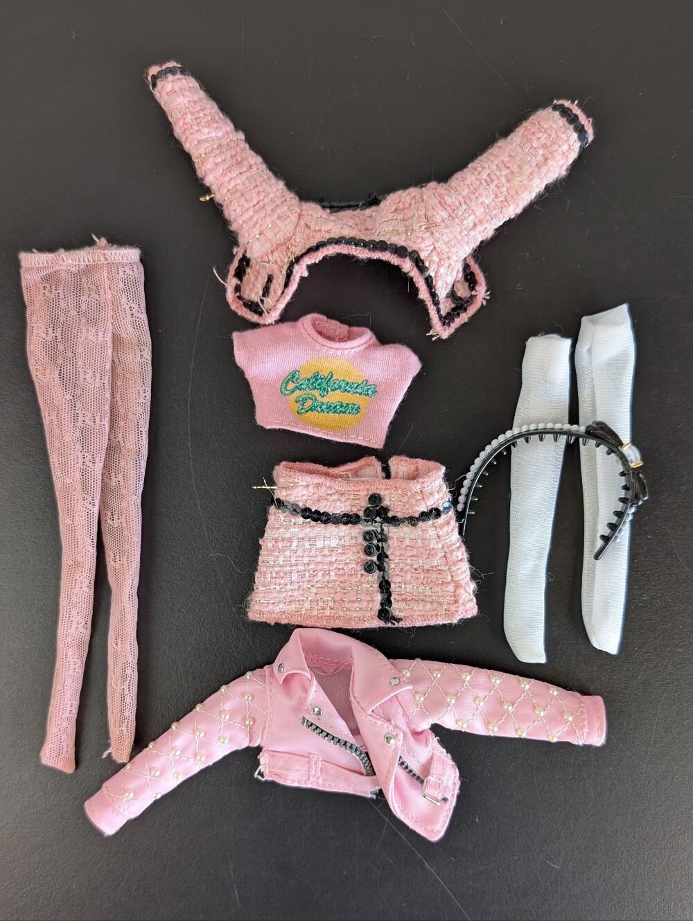 MGA Rainbow High Bella Parker Outfit, Pink Pastel Clothes & Accessories